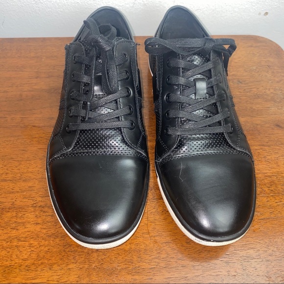 Unlisted by Kenneth Cole Sneaker, Size 9 - Picture 1 of 12